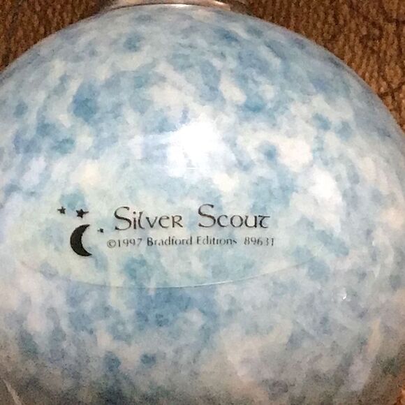 Ornaments Vintage set of four Bradford edition ￼ Porcelain Wolf￼￼ ornaments - Picture 8 of 9